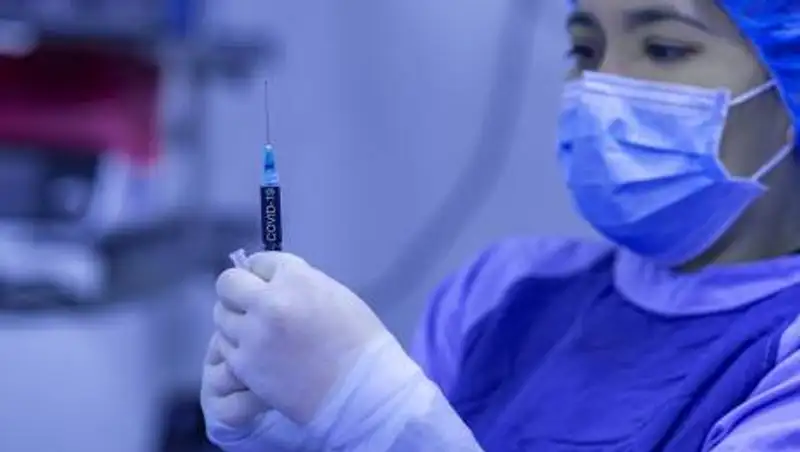 Какие страны начнут вакцинацию населения первыми