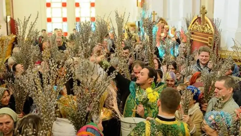 Как православные верующие Алматы отметили Вербное воскресенье 