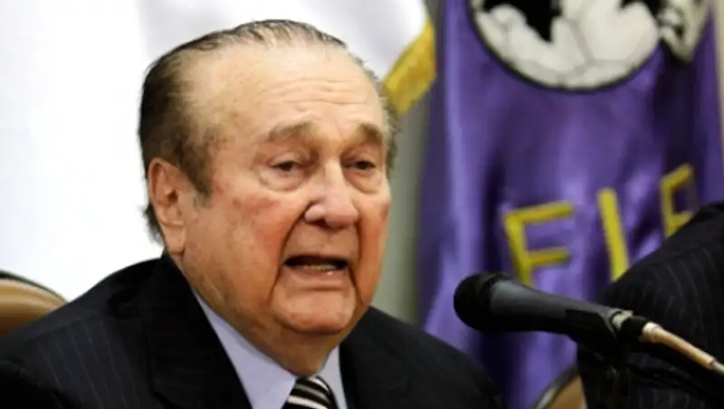 Япония отвергла обвинения в даче взятки за право проведения ЧМ-2002