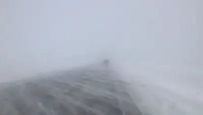 плохие погодные условия трасса, фото - Новости Zakon.kz от 15.02.2022 14:07