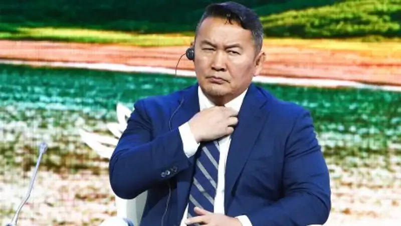 Президент Монголии пригрозил устроить голодовку