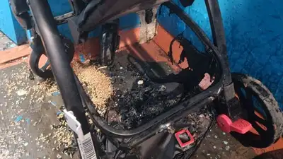 Депутату Базарбеку сожгли коляску в Алматы, фото - Новости Zakon.kz от 08.09.2023 15:15