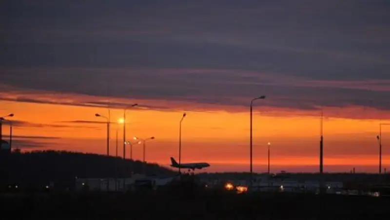 В США пилот посадил самолет без шасси