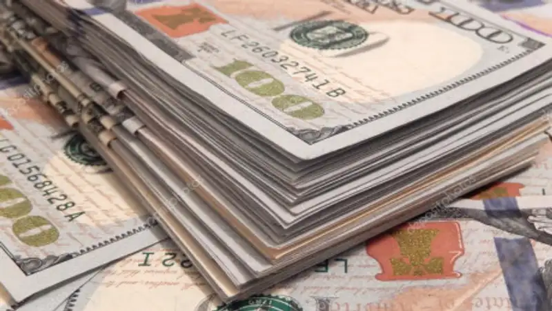 Доллар немного подешевел на торгах после праздников