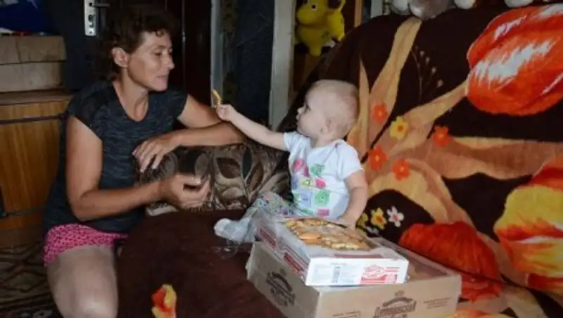 Многодетная мать в Актобе была вынуждена рыбачить, чтобы спасти детей от голода