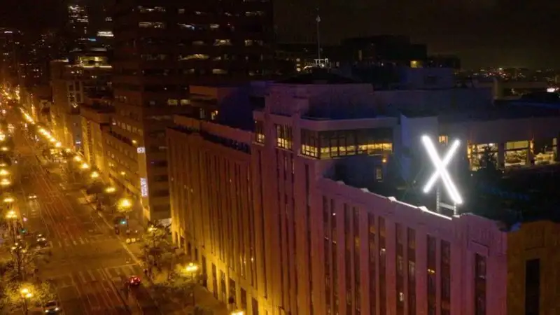 Социальная сеть Илона Маска подала в суд на Калифорнию