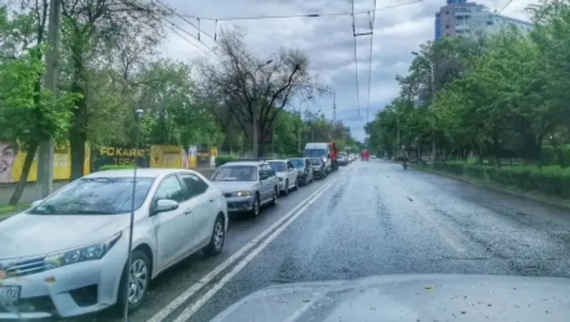 Огромные пробки зафиксированы на выезде из Алматы