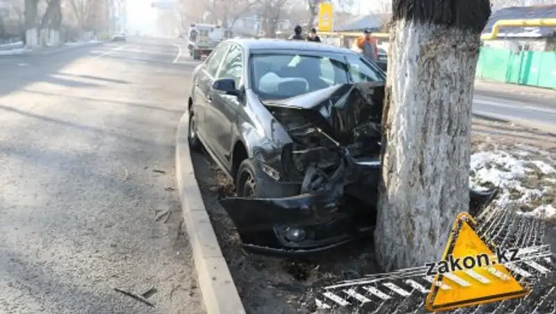 В Алматы водитель BMW спровоцировал ДТП и скрылся