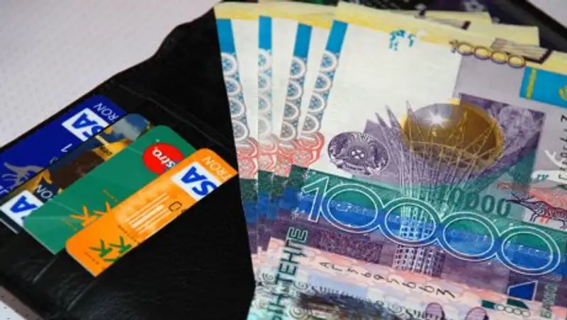 Назван размер среднемесячной зарплаты в Казахстане за прошлый месяц