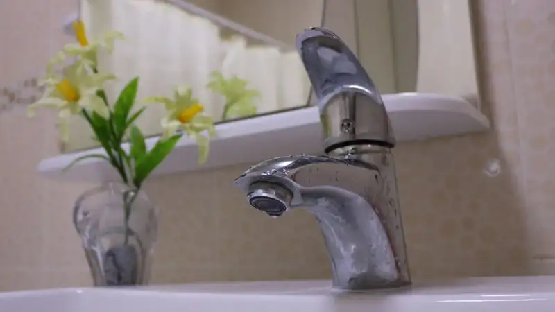 Горячую воду частично отключат в двух районах Алматы