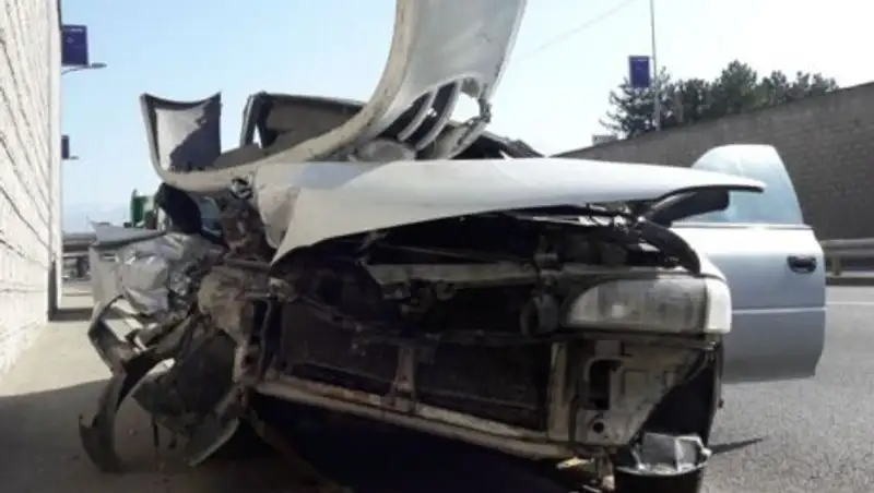 В Алматы автомобиль Subaru влетел в мусоровоз