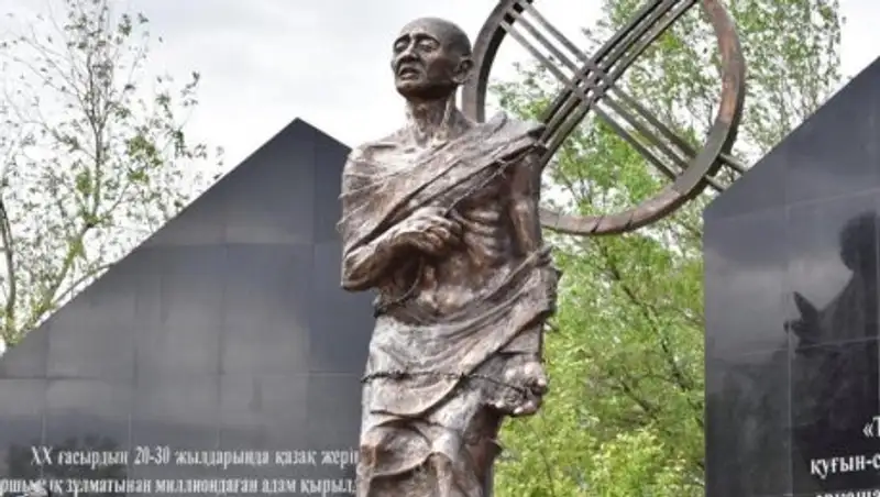 Памятник жертвам голода и политических репрессий открыли в Актобе