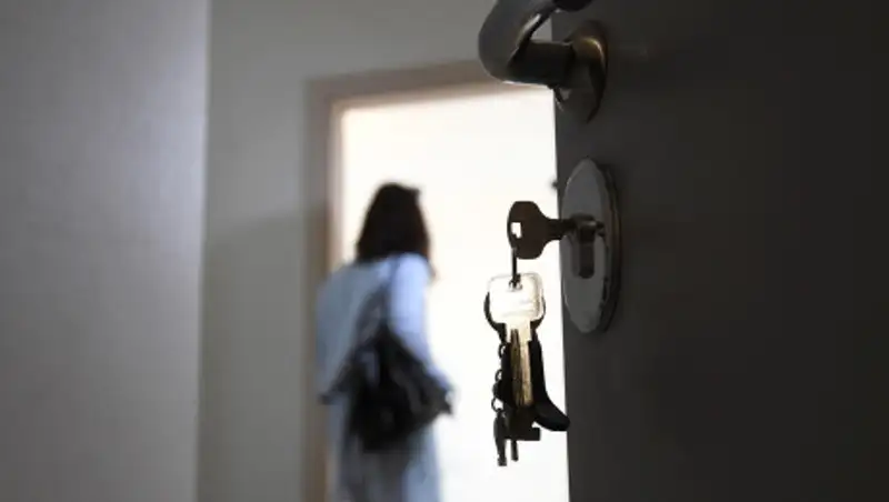 Многодетная семья купила квартиру, а она оказалась под арестом