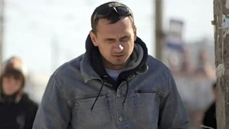 Обвиняемого в подготовке теракта режиссера Сенцова оставили под арестом