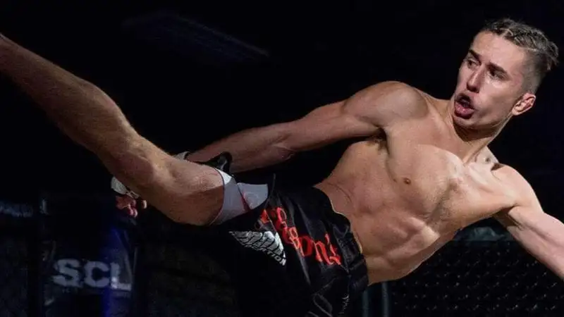 Американский файтер ММА задержан за жестокое избиение бездомного в США