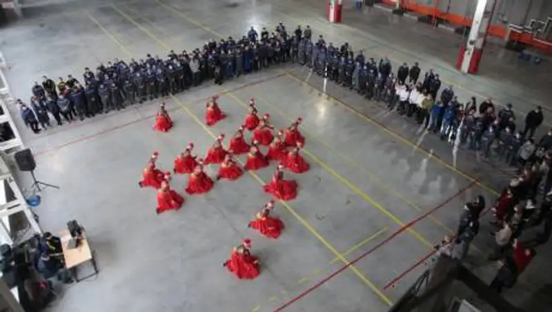 Кооперация made in KZ: ансамбль танца "Карнавал" дал концерт на костанайском заводе