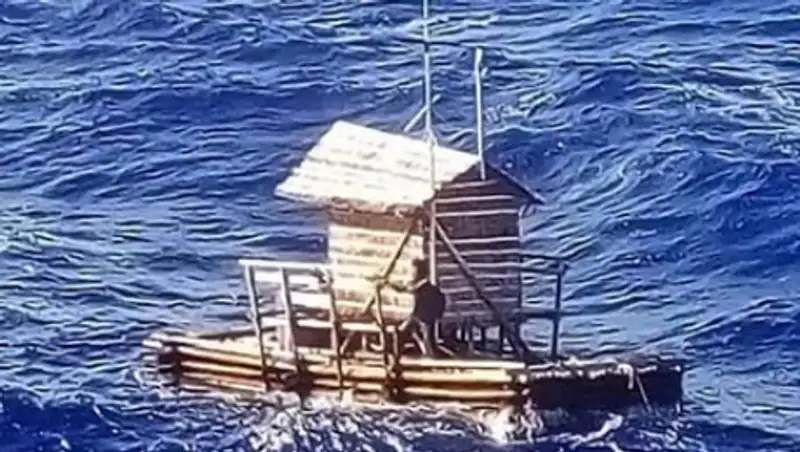 Подросток 49 дней дрейфовал в открытом море и выжил