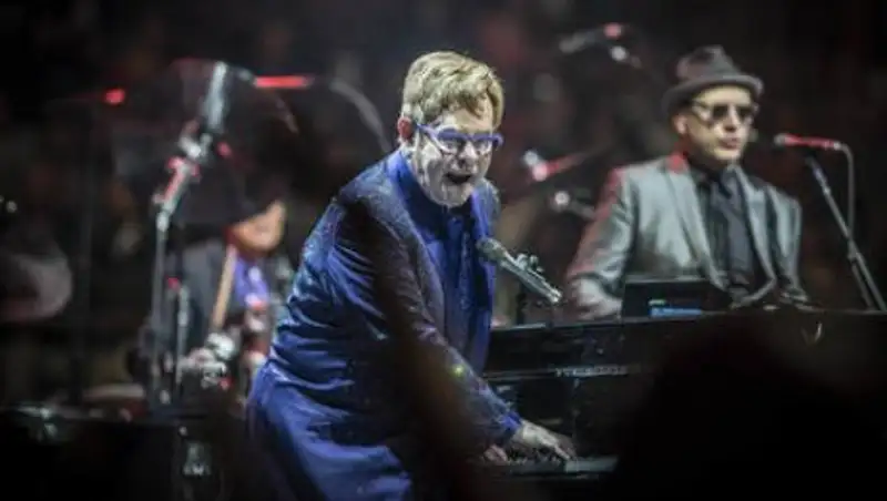 Стало известно о госпитализации Элтона Джона