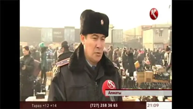 На алматинской барахолке миграционная полиция устроила облаву на нелегалов, фото - Новости Zakon.kz от 28.11.2013 16:18