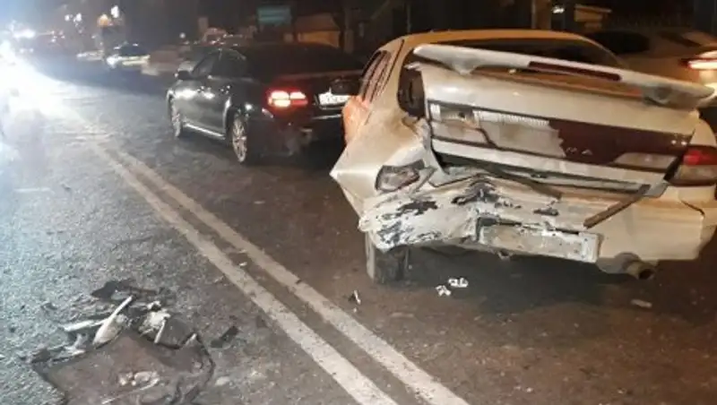 Массовое ДТП произошло в Алматы из-за гололеда