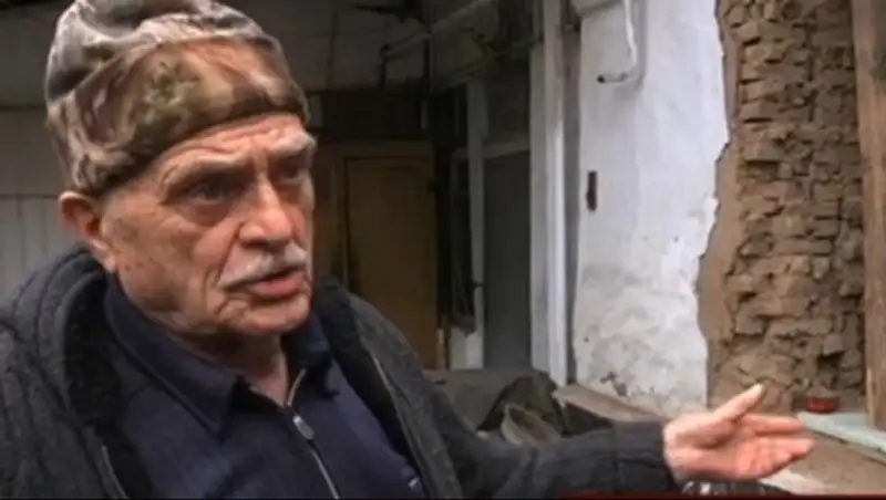 В Шымкенте труженик тыла может погибнуть под завалами своего дома