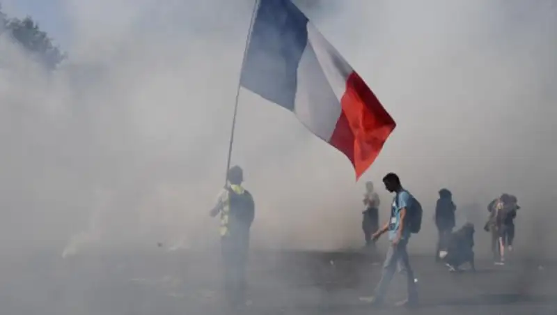 В Париже задержали более 250 митингующих