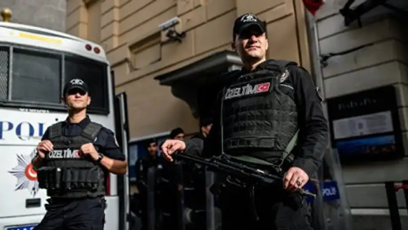 Угрожавший самоубийством пациент клиники в Стамбуле сдался полиции