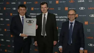 Айдар Мендыбаев, Ян Птачек, Ив Каракатзанис, фото - Новости Zakon.kz от 01.02.2019 18:33