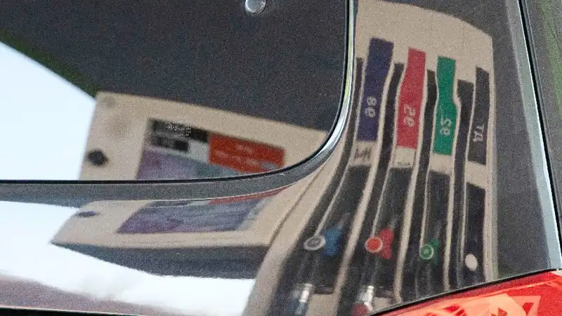 Нехватку газа заметили на заправках Уральска