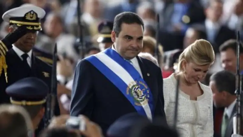 Экс-президент Сальвадора задержан по подозрению в хищении госсредств