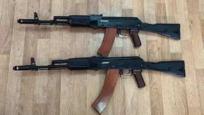 Автоматы ОПГ, фото - Новости Zakon.kz от 29.03.2022 08:55