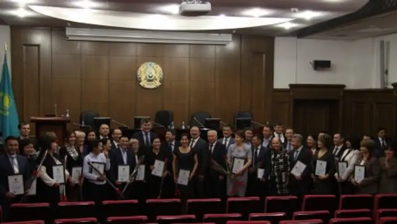 Биртанов наградил лучших медработников специализированной выставки EXPO-2017