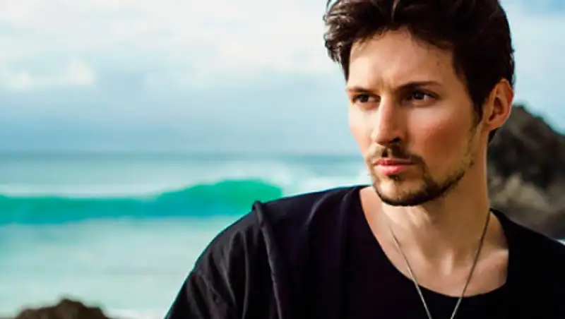 Дуров обвинил Instagram и Facebook в заработке на мошенничестве от его имени