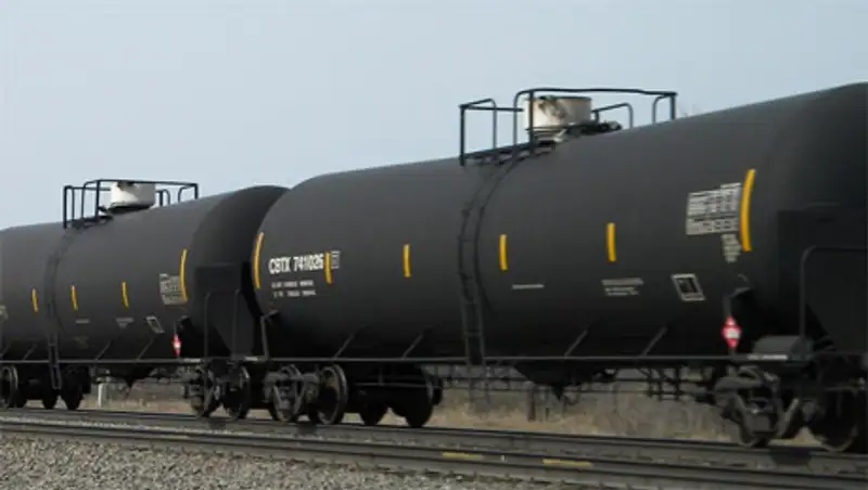 В Колорадо сошли с рельсов цистерны с нефтью