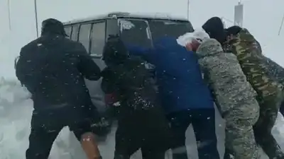 авто, снег, полиция, фото - Новости Zakon.kz от 03.01.2023 19:00