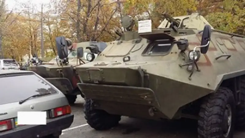 На улицах Киева начали продавать списанную бронетехнику