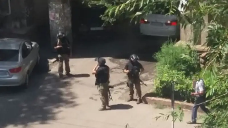 Пятой жертвой стрелявшего в Алматы оказался пограничник