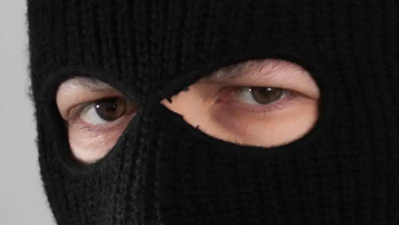 Двое разбойников ограбили реабилитационный центр для детей-инвалидов в Таразе