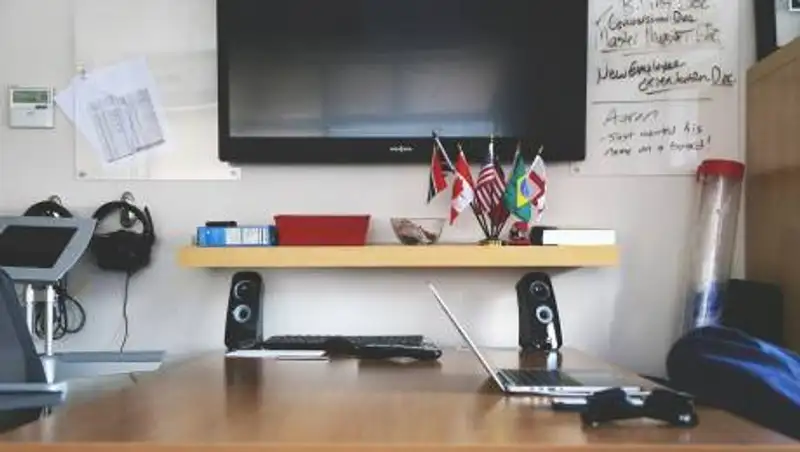 Достаточно ли дома одного телевизора