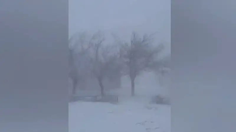 В ВКО из-за метели и гололеда закрыты шесть участков дорог