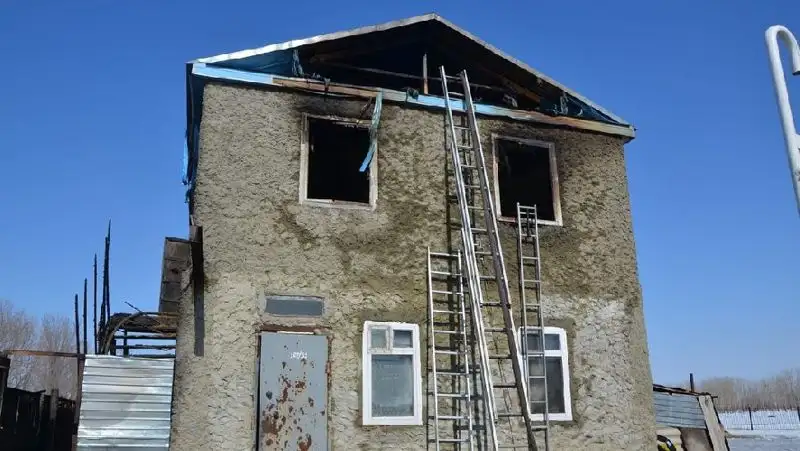 Четыре человека погибли при пожаре в частном доме в Костанае