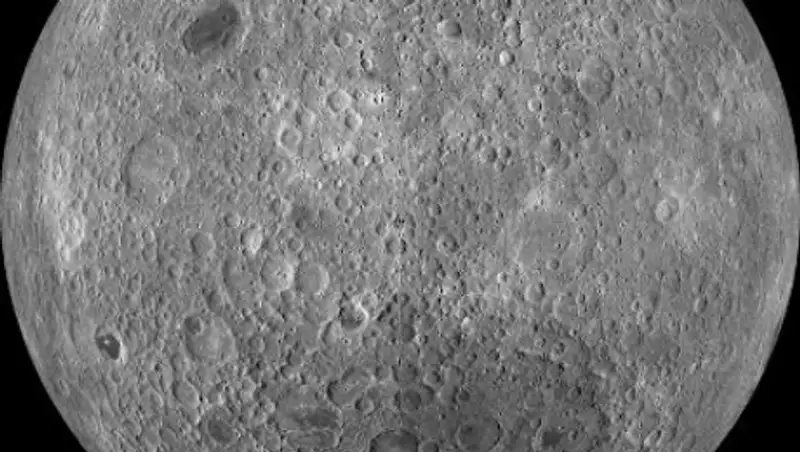 НАСА смоделировало лунные фазы на обратной стороне спутника Земли