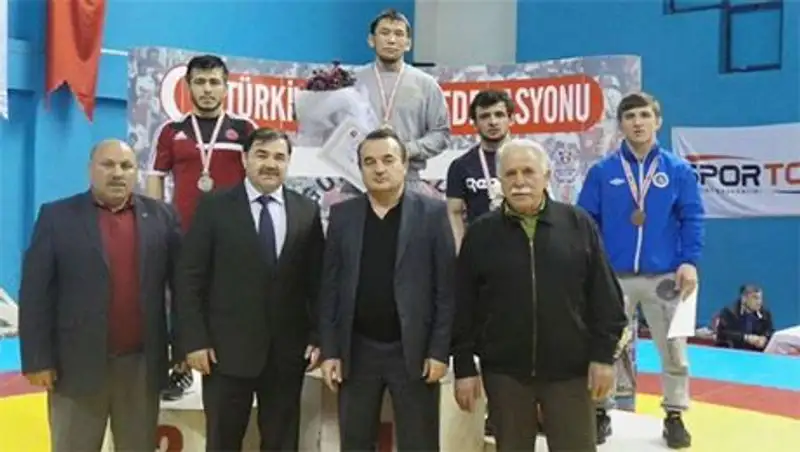 Казахстанские борцы вольного и женского стиля приняли участие на международных турнирах