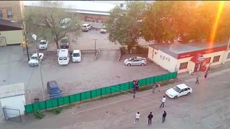 В Уральске путаны подрались около сауны