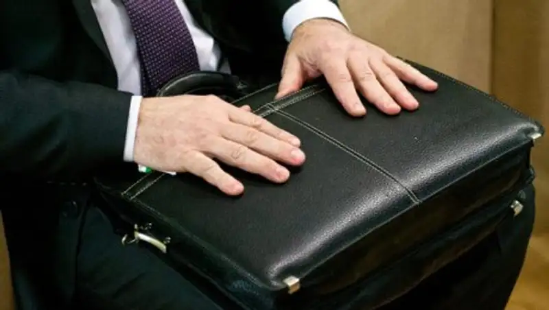 Мобильное приложение подскажет чиновникам как одеваться и какие дарить подарки