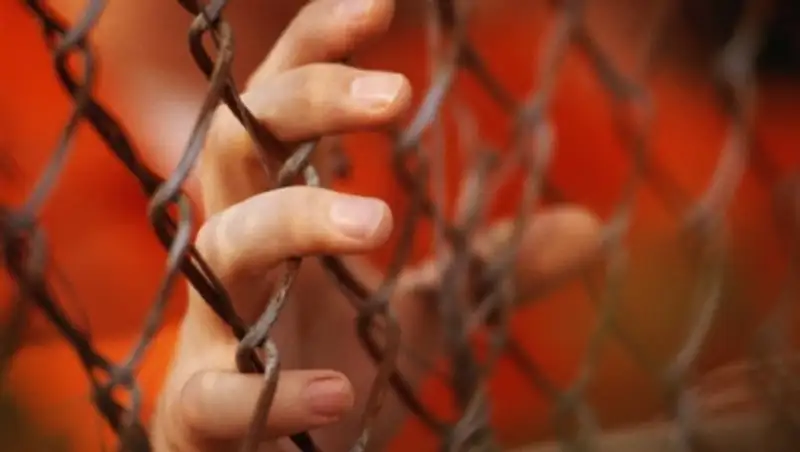 Сельчанина, державшего в рабстве двоих мужчин, отца и сына, осудили в ЗКО