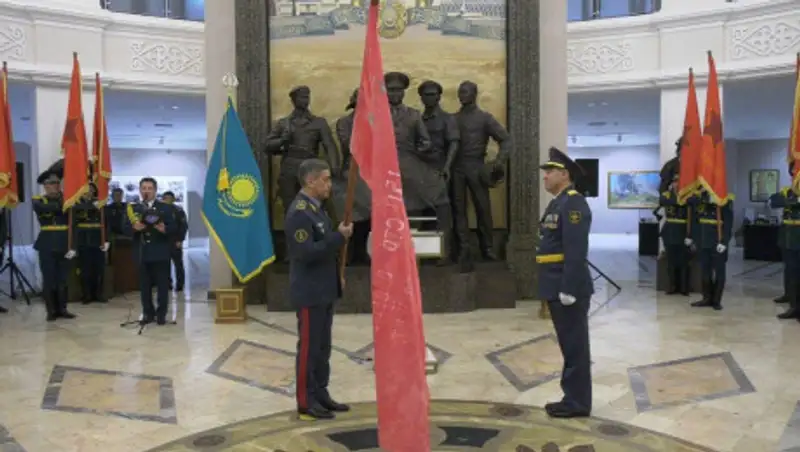 Впервые копию знамени Победы пронесут на военном параде в Казахстане