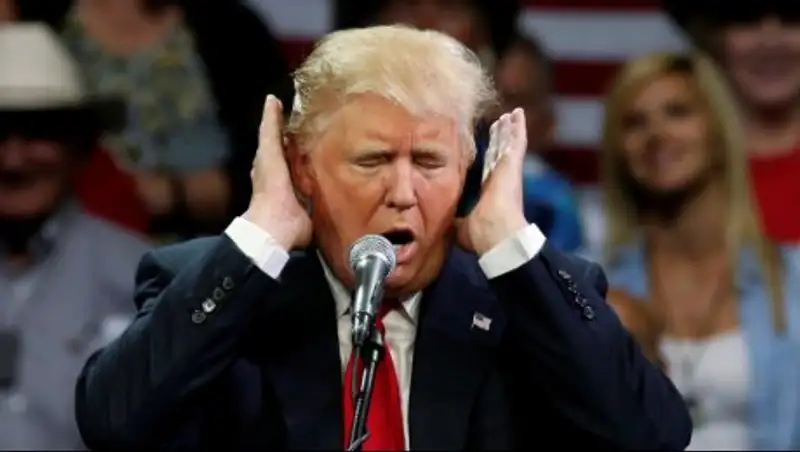 Трамп стал объектом насмешек из-за опечатки в твиттере