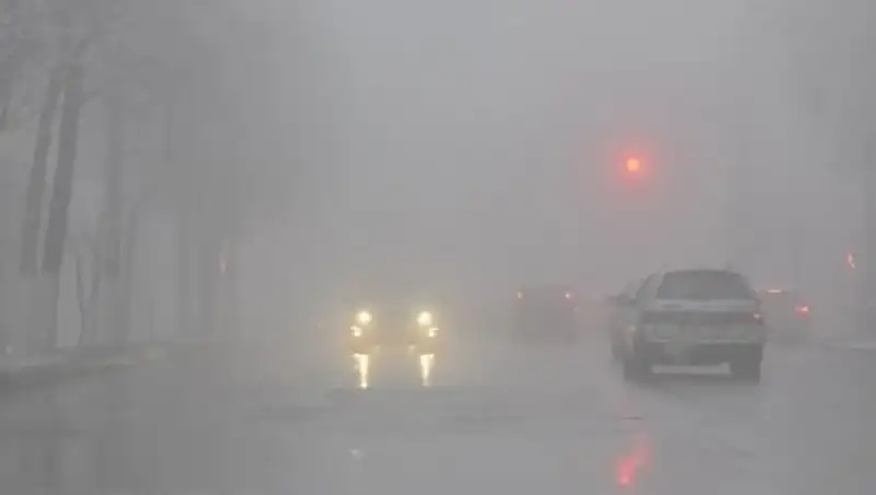 Туман, осадки и гололед ждут казахстанцев на выходных