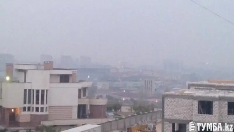 ДЧС Мангистау: Запах гари в городе из-за горящего камыша в Астраханской области